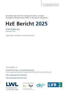 Abgebildet ist das Titelblatt des Berichts „HzE Bericht 2025“. Der vollständige Titel lautet: „Entwicklungen bei der Inanspruchnahme und den Ausgaben erzieherischer Hilfen in Nordrhein Westfalen“. Als Datenbasis ist das Jahr 2023 angegeben. Als Autorinnen und Autoren werden Agathe Tabel, Julia Erdmann und Sandra Fendrich genannt. Herausgegeben wird der Bericht von der Arbeitsstelle Kinder  und Jugendhilfestatistik im Forschungsverbund Deutsches Jugendinstitut und Technische Universität Dortmund sowie vom LWL Landesjugendamt Westfalen und vom LVR Landesjugendamt Rheinland. Am unteren Rand des Covers sind die Logos des LWL, des Forschungsverbunds TU DJI, von akjstat sowie des LVR abgebildet. Das Cover ist überwiegend weiß gestaltet und enthält nur wenige grafische Elemente. Der Bericht kann unter der Newsmeldung heruntergeladen werden.